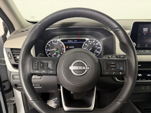 Used 2024 Nissan Rogue SV w/ SV Premium Package image 24