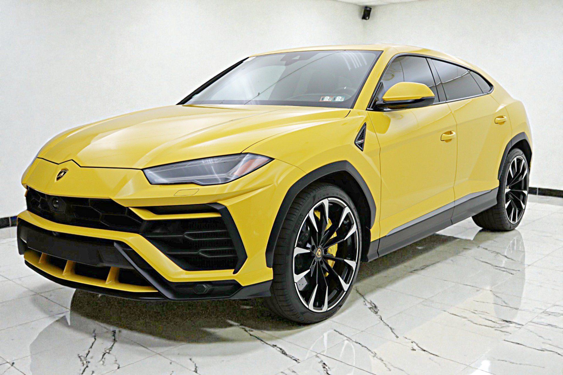 Used 2022 Lamborghini Urus AWD/4WD image 1