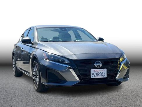 Used 2024 Nissan Altima 2.5 SV FWD image 1