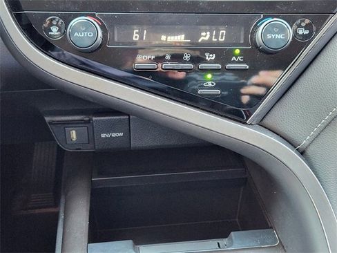 Used 2024 Toyota Camry SE image 18