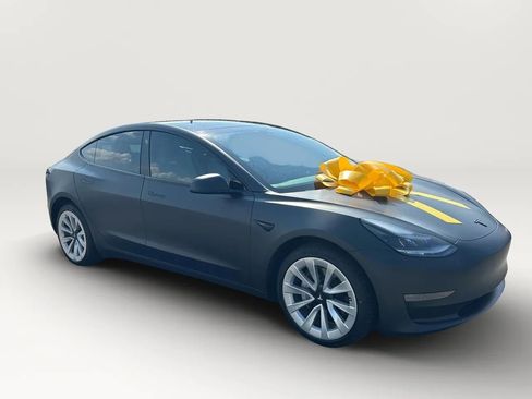 Used 2022 Tesla Model 3 Standard Range image 12