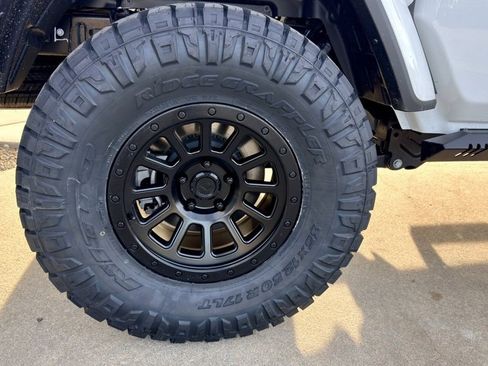 New 2025 Jeep Gladiator Sport image 6