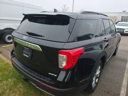 Used 2023 Ford Explorer XLT w/ Equipment Group 202A image 4