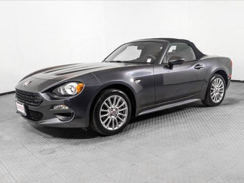 Used 2017 FIAT 124 Spider Classica image 25