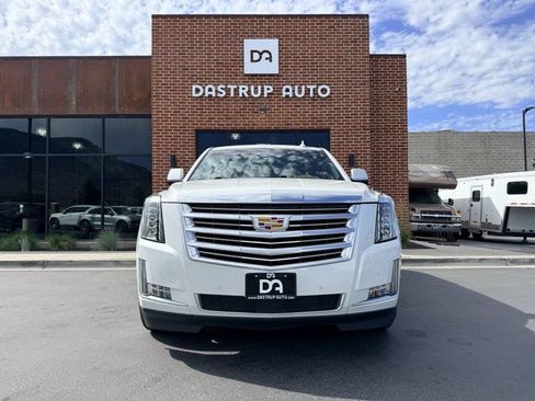 Used 2017 Cadillac Escalade Platinum AWD/4WD image 2