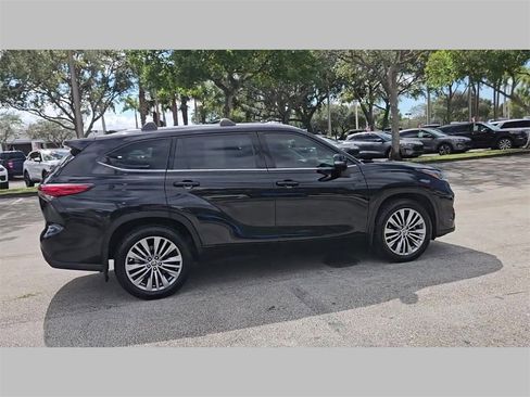 Used 2022 Toyota Highlander Platinum image 40
