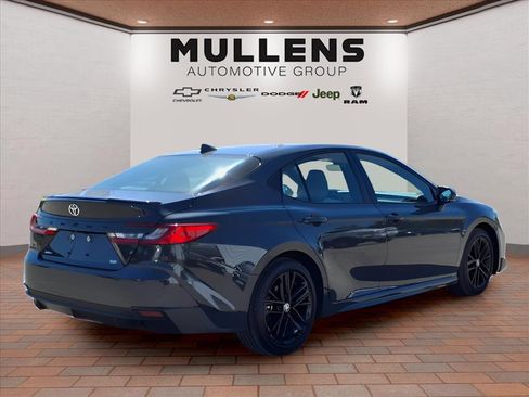 Used 2025 Toyota Camry SE image 5