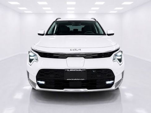 Used 2023 Kia Niro Wave w/ Wave Preserve Package FWD image 3