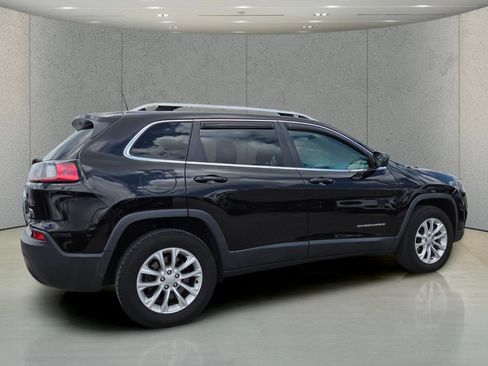 Used 2019 Jeep Cherokee Latitude w/ Cold Weather Group AWD/4WD image 3