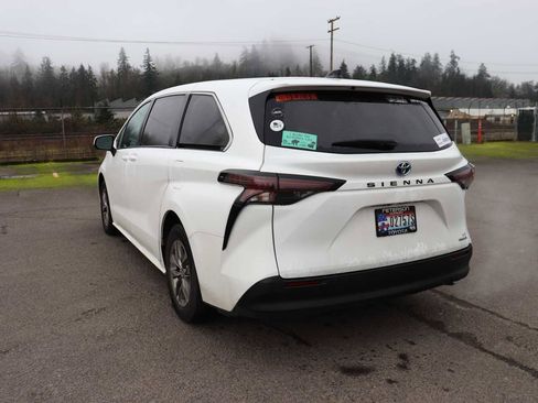 Certified 2023 Toyota Sienna LE image 7