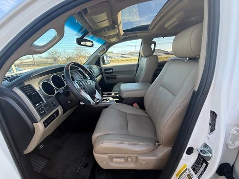 Used 2015 Toyota Sequoia Platinum image 11