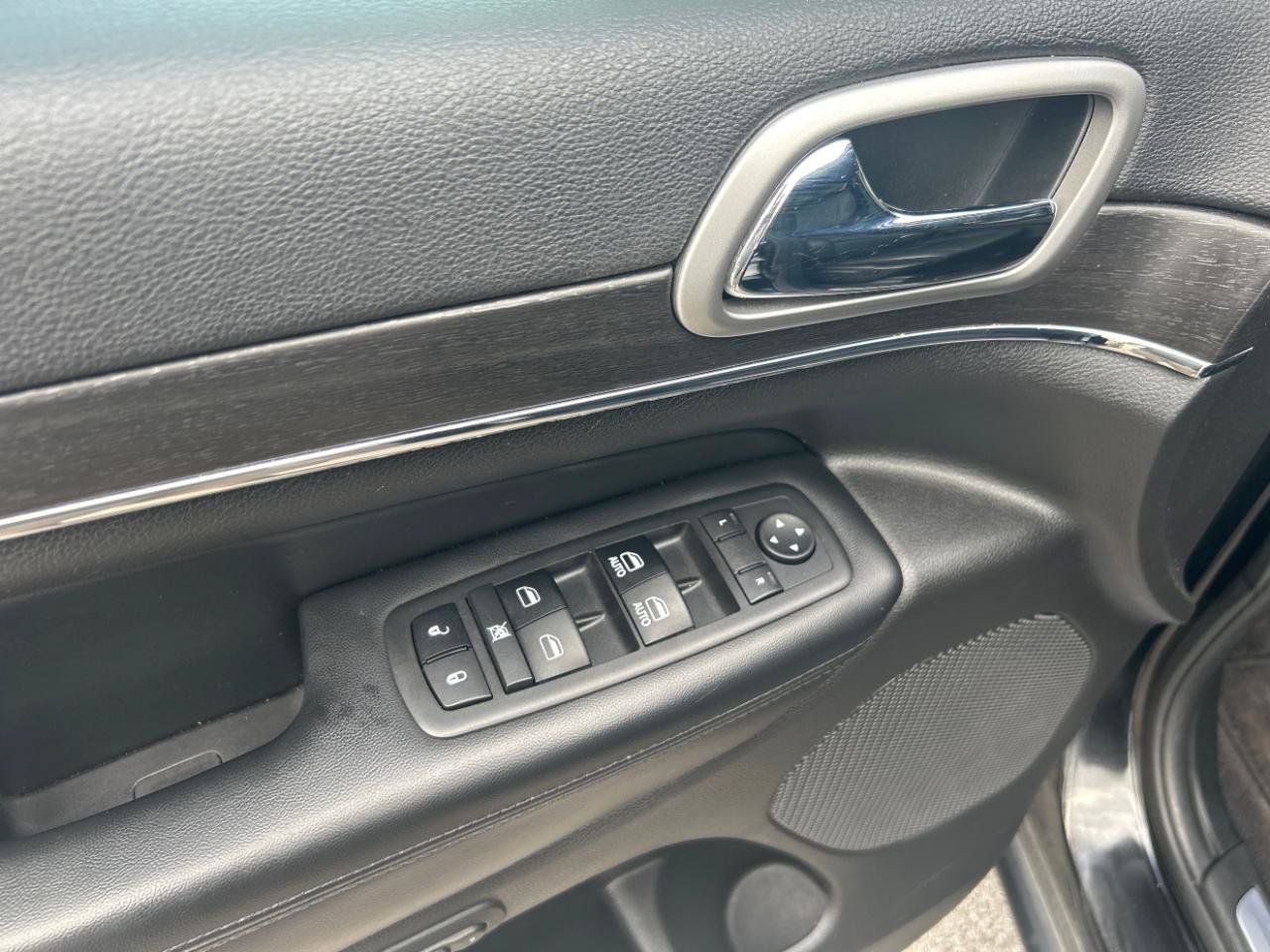Used 2018 Jeep Grand Cherokee Limited RWD image 12