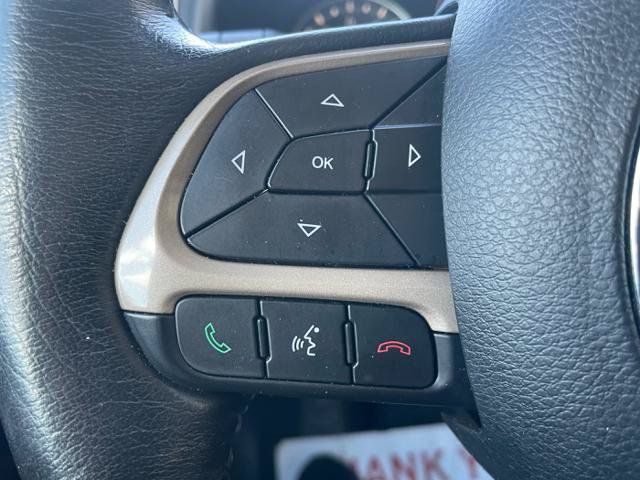 Used 2016 Jeep Renegade Latitude w/ Cold Weather Group AWD/4WD image 18