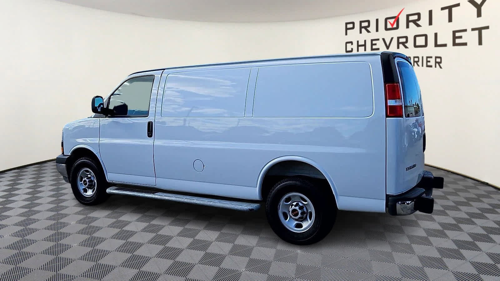 Used 2025 GMC Savana 2500 w/ Driver Convenience Package RWD image 6