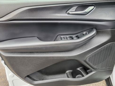 Used 2025 Jeep Grand Cherokee Altitude image 19