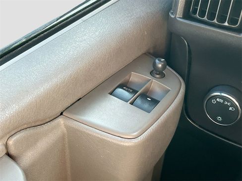 Used 2023 Chevrolet Express 2500 w/ Driver Convenience Package image 17