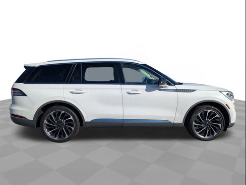 Used 2020 Lincoln Aviator Reserve w/ Equipment Group 202A image 4