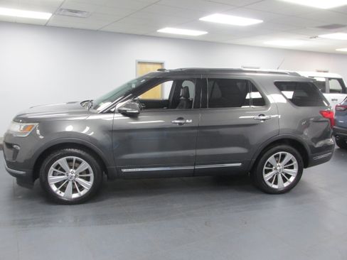 Used 2019 Ford Explorer Limited w/ Class III Trailer Tow Package image 8