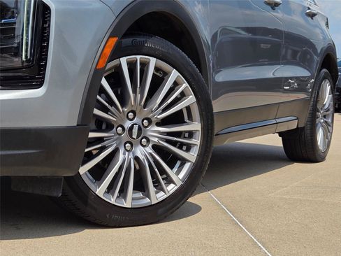 Used 2024 Cadillac XT4 Premium Luxury FWD image 8