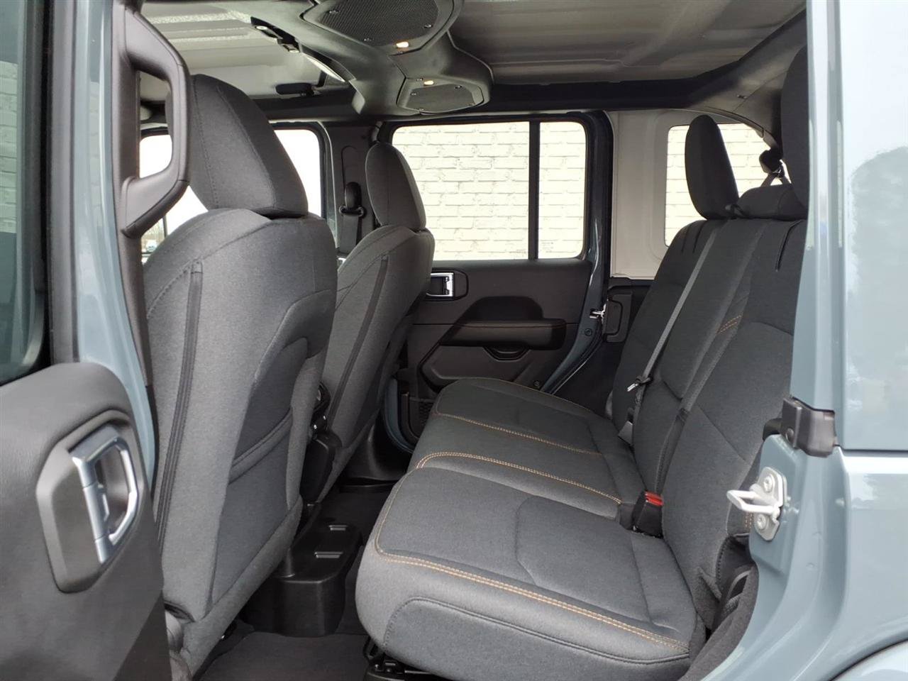 Used 2025 Jeep Wrangler Unlimited Sahara AWD/4WD image 13
