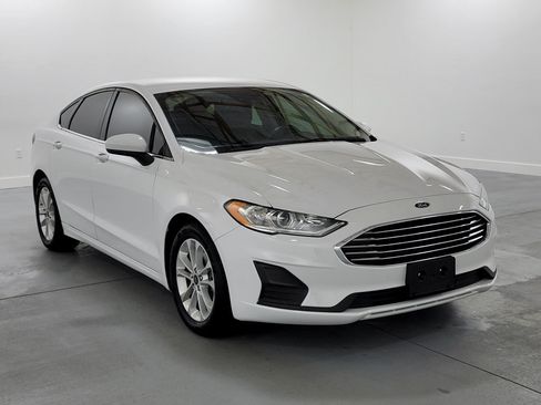 Used 2020 Ford Fusion SE FWD image 2