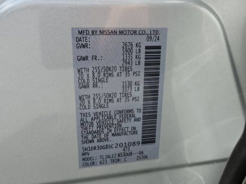 Used 2025 Nissan Pathfinder Platinum w/ Black Appearance Package FWD image 16