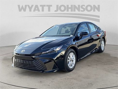 Certified 2025 Toyota Camry LE image 1