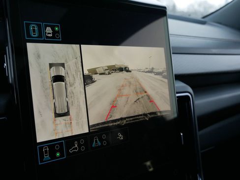 Used 2025 GMC Yukon XL AT4 image 27