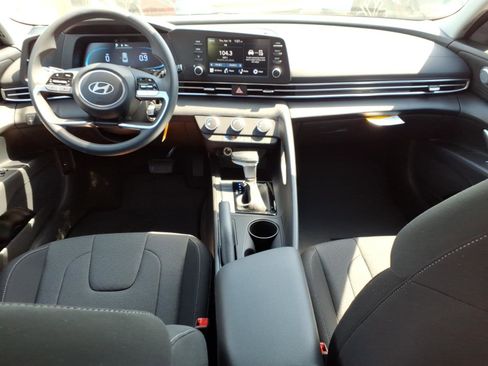New 2026 Hyundai Elantra SE FWD image 6