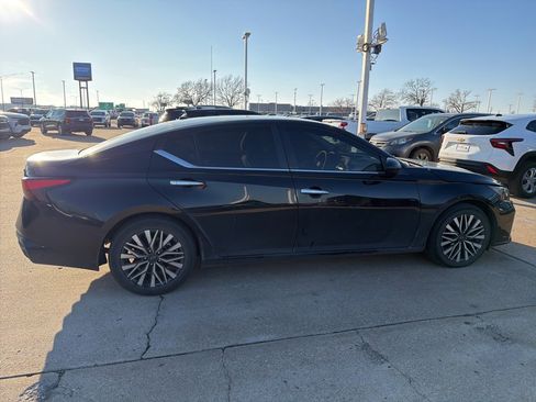 Used 2024 Nissan Altima 2.5 SV image 10
