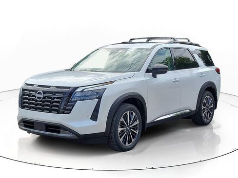 New 2026 Nissan Pathfinder Platinum FWD image 3