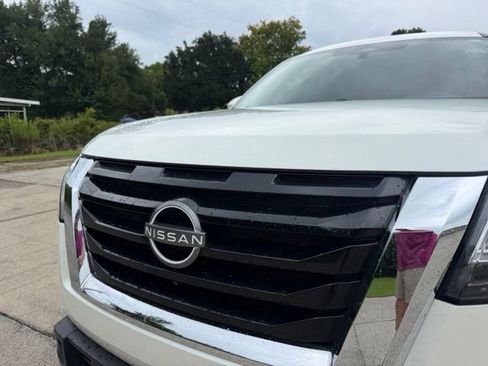 Used 2024 Nissan Pathfinder SL FWD image 3