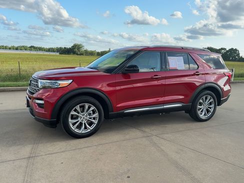 Used 2024 Ford Explorer Limited image 4