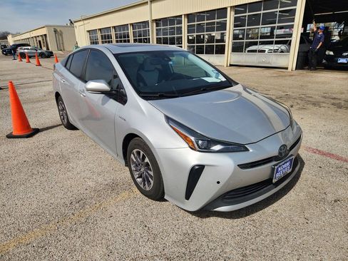 Used 2019 Toyota Prius XLE w/ Advanced Technology Package image 2