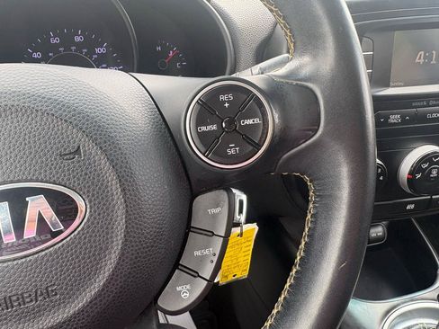 Used 2016 Kia Soul + w/ Designer's Package FWD image 12