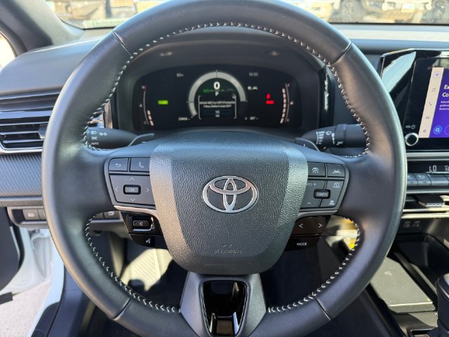 Used 2025 Toyota Camry SE FWD image 14