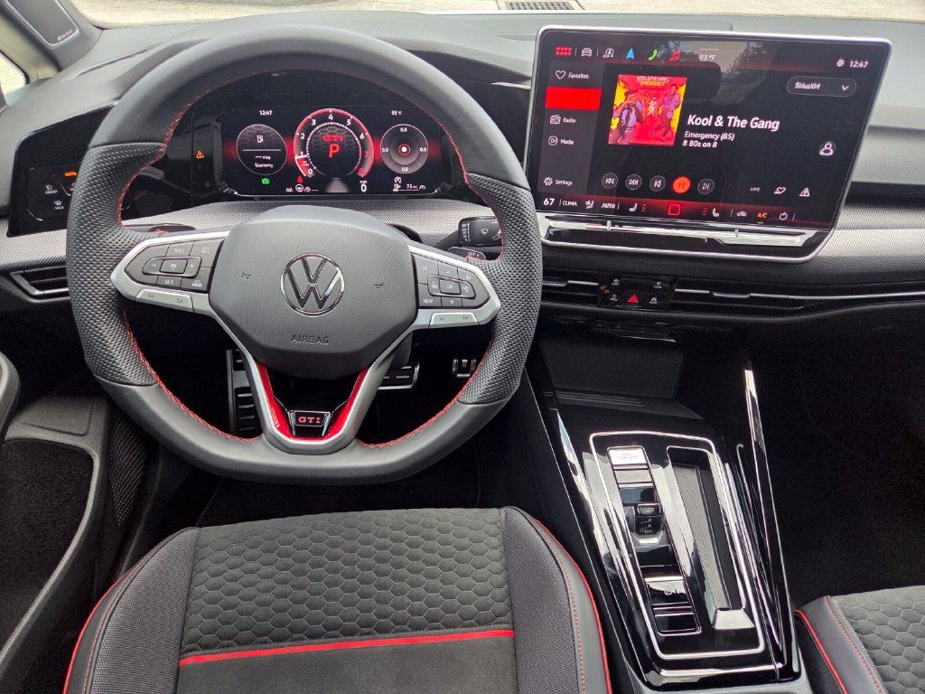 Certified 2026 Volkswagen GTI SE FWD image 20