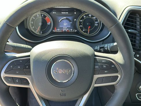 Used 2022 Jeep Cherokee Latitude Lux image 11