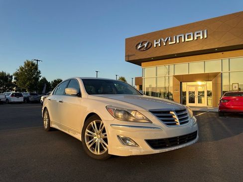 Used 2013 Hyundai Genesis 3.8 w/ Premium Pkg RWD image 3