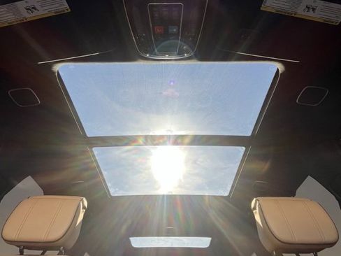 Used 2023 Jeep Grand Wagoneer Series III image 16