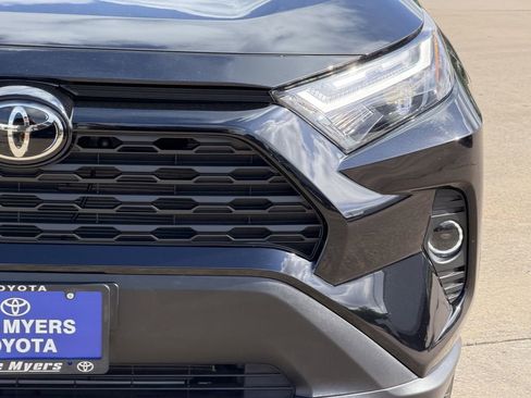 Used 2025 Toyota RAV4 XLE w/ Convenience Package FWD image 4