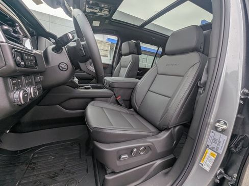 New 2026 GMC Yukon XL Denali w/ Denali Reserve Package image 13