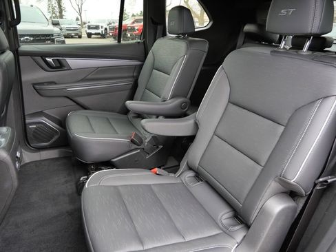 Used 2025 Buick Enclave Sport Touring AWD/4WD image 34