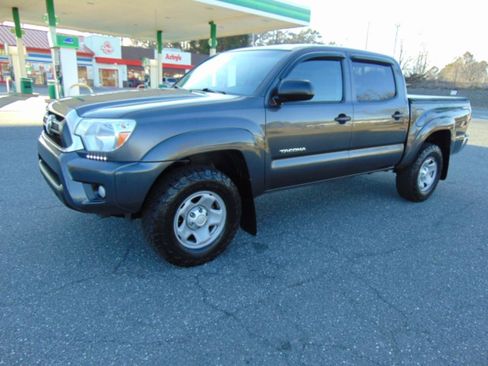 Used 2013 Toyota Tacoma 4x4 Double Cab w/ SR5 Pkg image 2