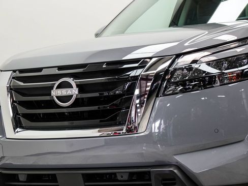 Used 2025 Nissan Pathfinder Platinum AWD/4WD image 2