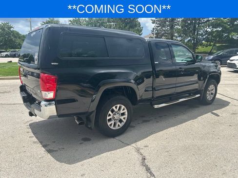 Used 2017 Toyota Tacoma SR5 w/ Tow Package AWD/4WD image 5