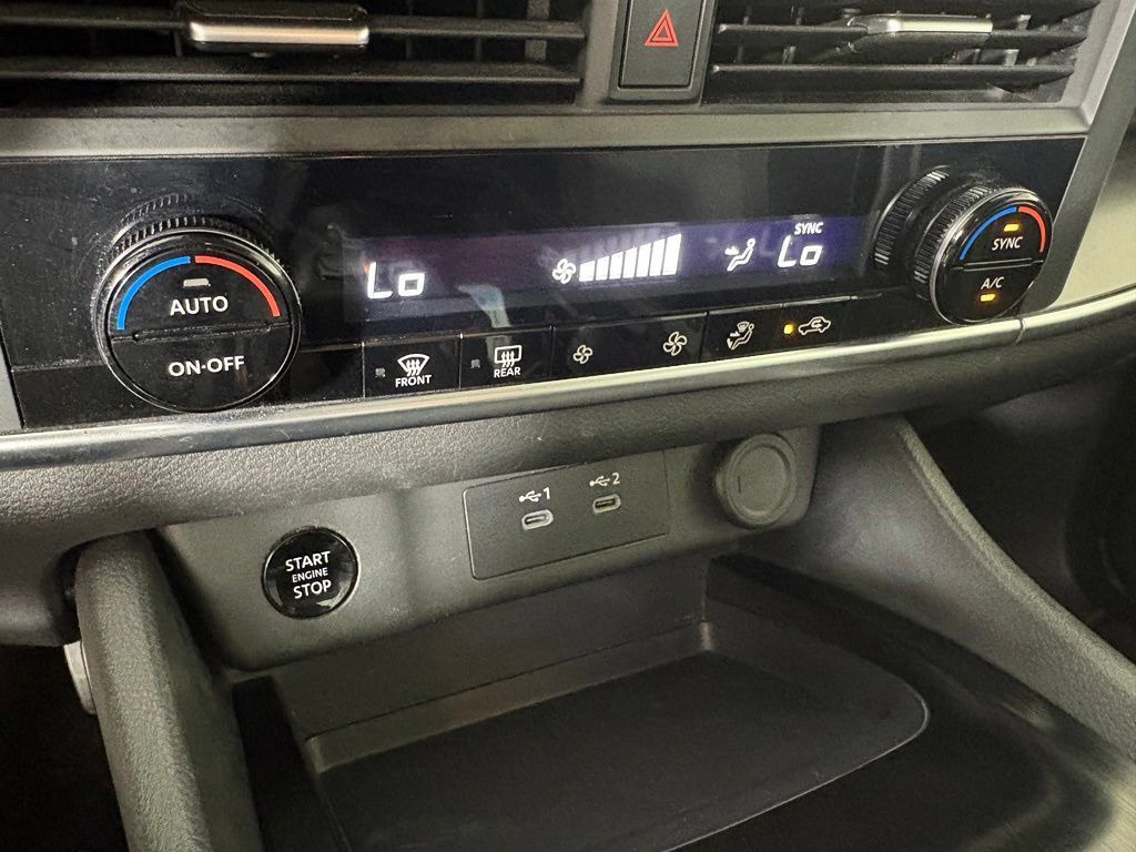 Used 2024 Nissan Rogue SV FWD image 36