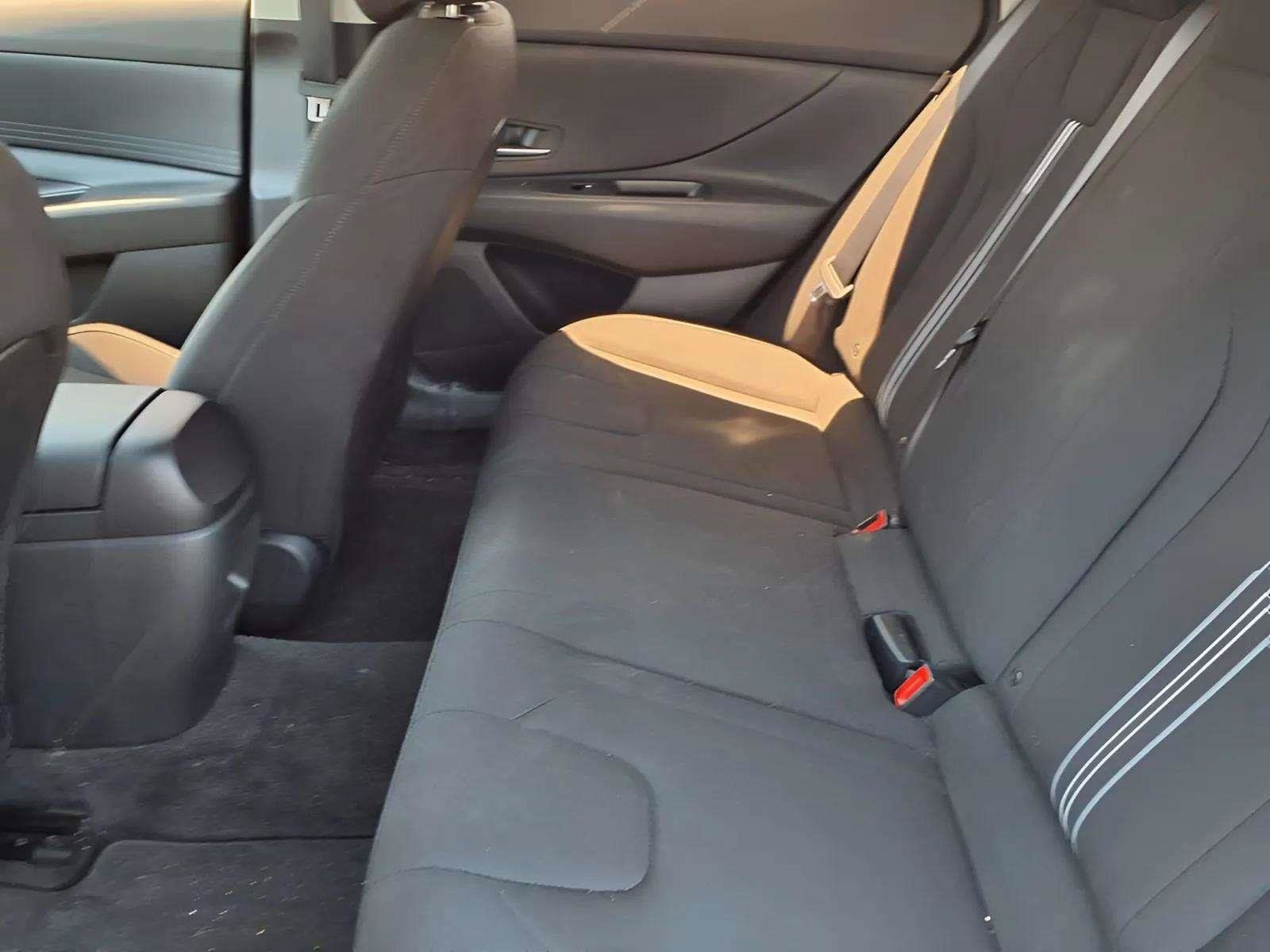 Certified 2024 Hyundai Elantra SEL FWD image 10