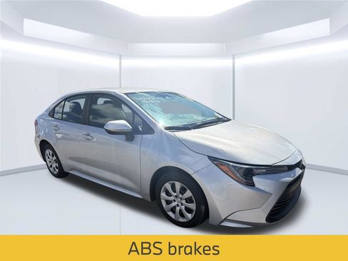 Used 2023 Toyota Corolla LE FWD image 4