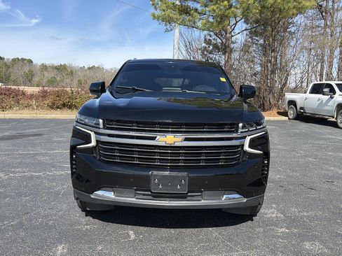 Used 2022 Chevrolet Suburban LT image 2